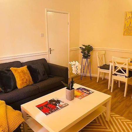 Superb And Comfortable 3Bd Home In Dagenham Esterno foto