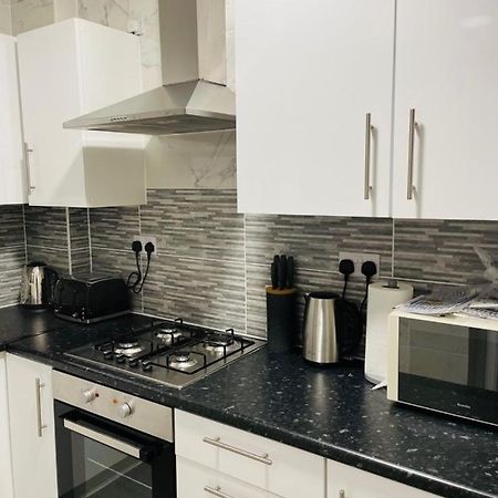 Superb And Comfortable 3Bd Home In Dagenham Esterno foto