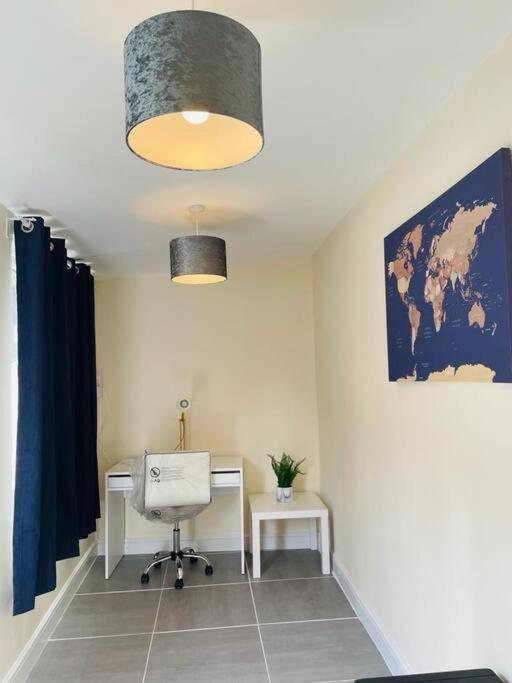 Superb And Comfortable 3Bd Home In Dagenham Esterno foto