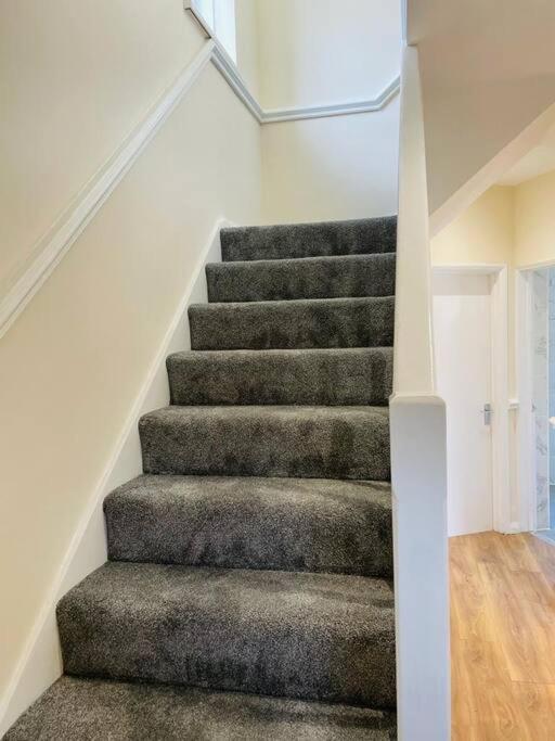 Superb And Comfortable 3Bd Home In Dagenham Esterno foto