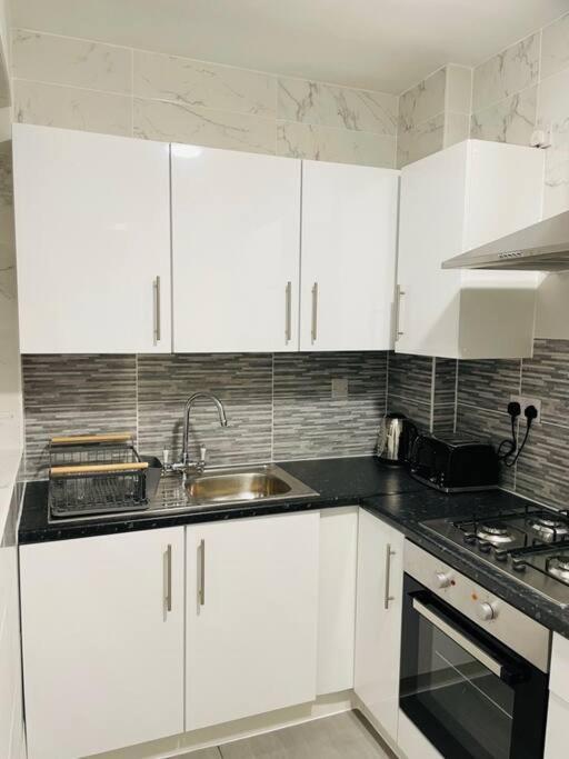 Superb And Comfortable 3Bd Home In Dagenham Esterno foto