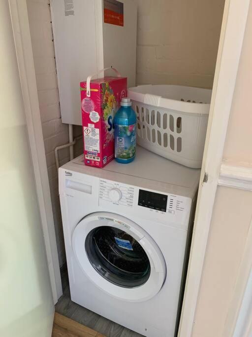 Superb And Comfortable 3Bd Home In Dagenham Esterno foto