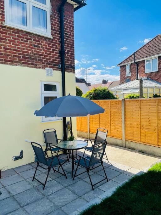 Superb And Comfortable 3Bd Home In Dagenham Esterno foto