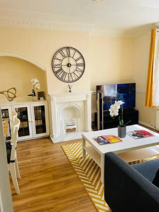 Superb And Comfortable 3Bd Home In Dagenham Esterno foto