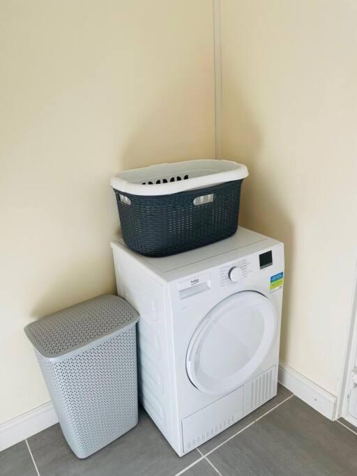 Superb And Comfortable 3Bd Home In Dagenham Esterno foto