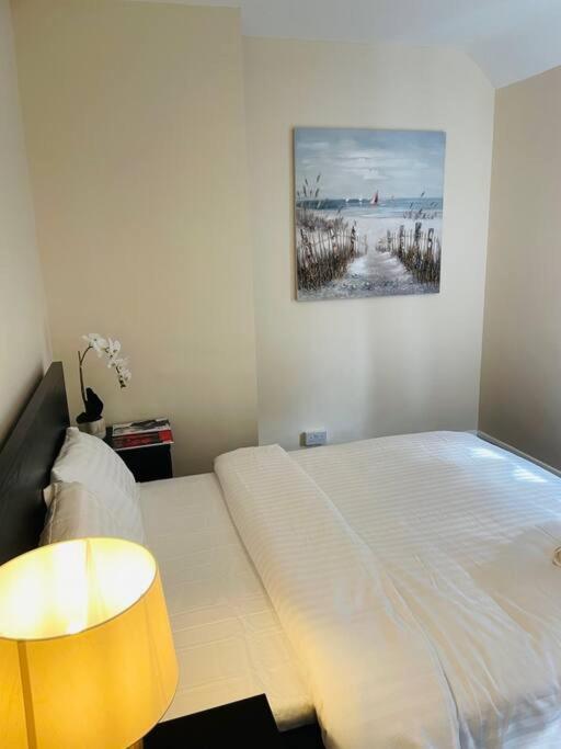 Superb And Comfortable 3Bd Home In Dagenham Esterno foto