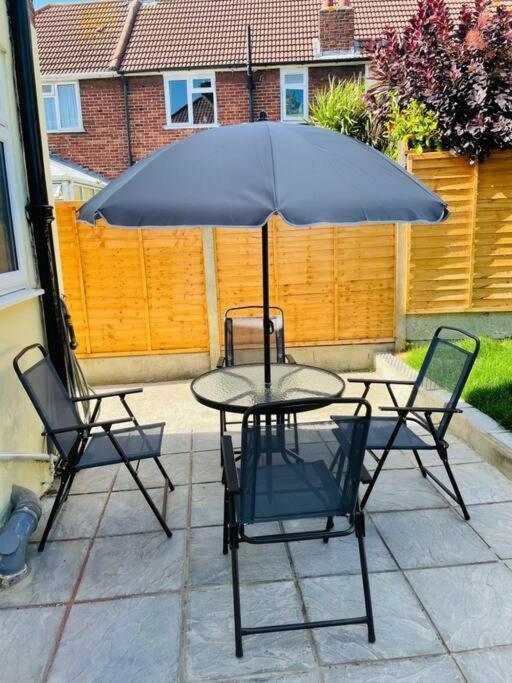 Superb And Comfortable 3Bd Home In Dagenham Esterno foto