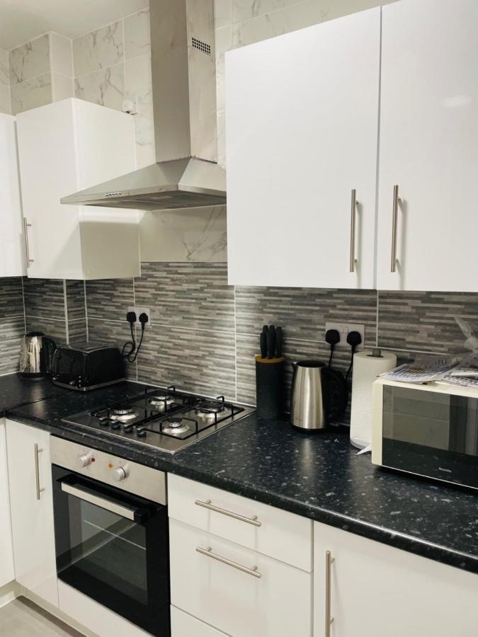 Superb And Comfortable 3Bd Home In Dagenham Esterno foto